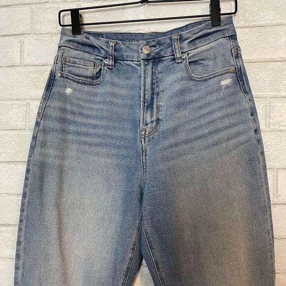 American Eagle Distressed Curvy Mom Jeans 4 - Picture 2 of 7